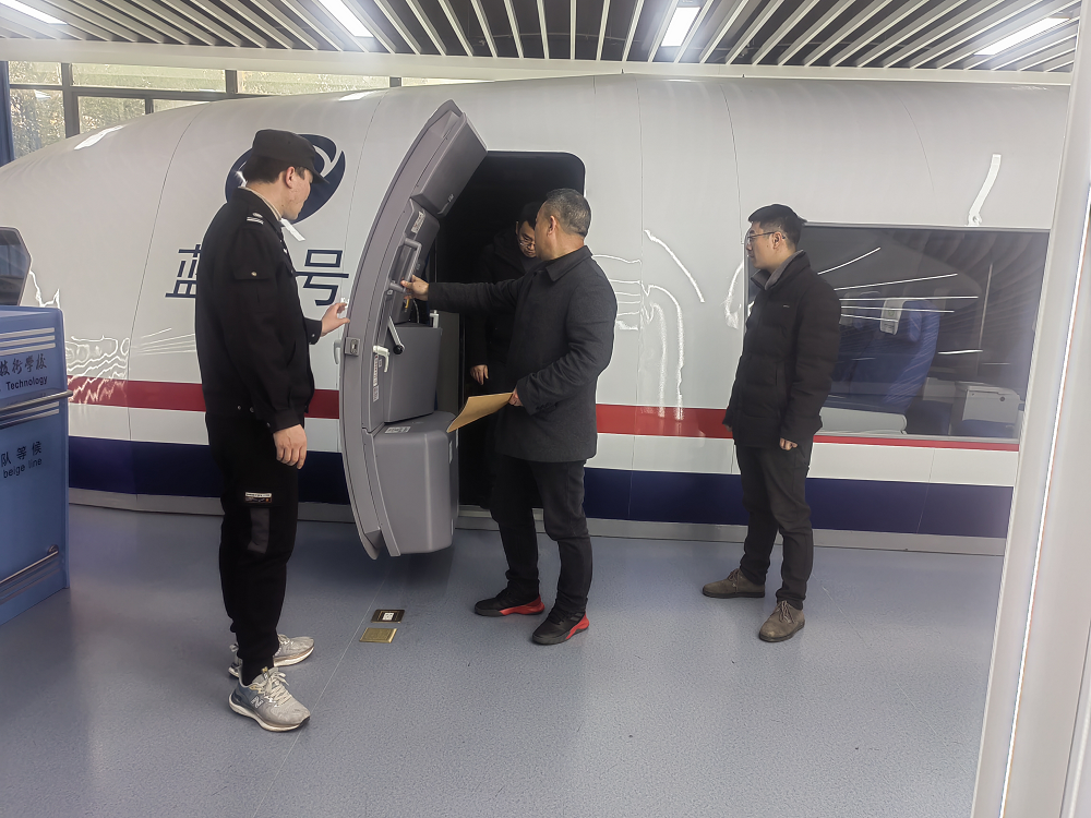 學(xué)校開展寒假、春節(jié)前安全檢查