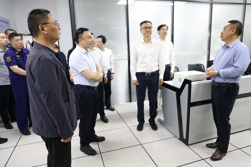 濱湖區(qū)委領導蒞臨我校指導校園安全工作