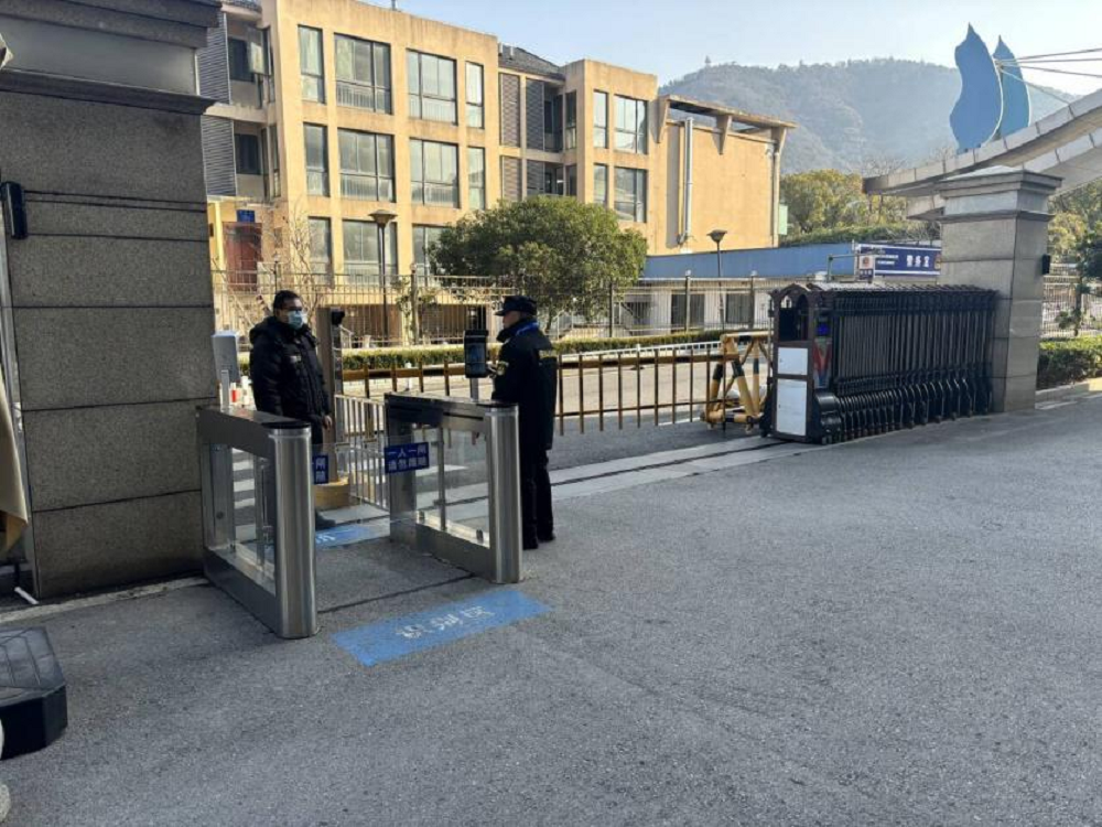 開展防暴演練，筑牢校園防線