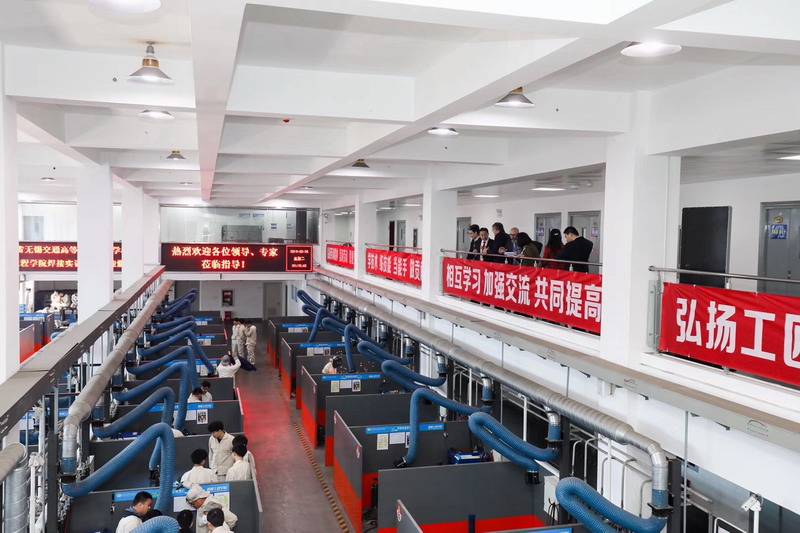 省交通運(yùn)輸廳領(lǐng)導(dǎo)、德國(guó)手工業(yè)行會(huì)來(lái)賓參觀我院實(shí)訓(xùn)基地
