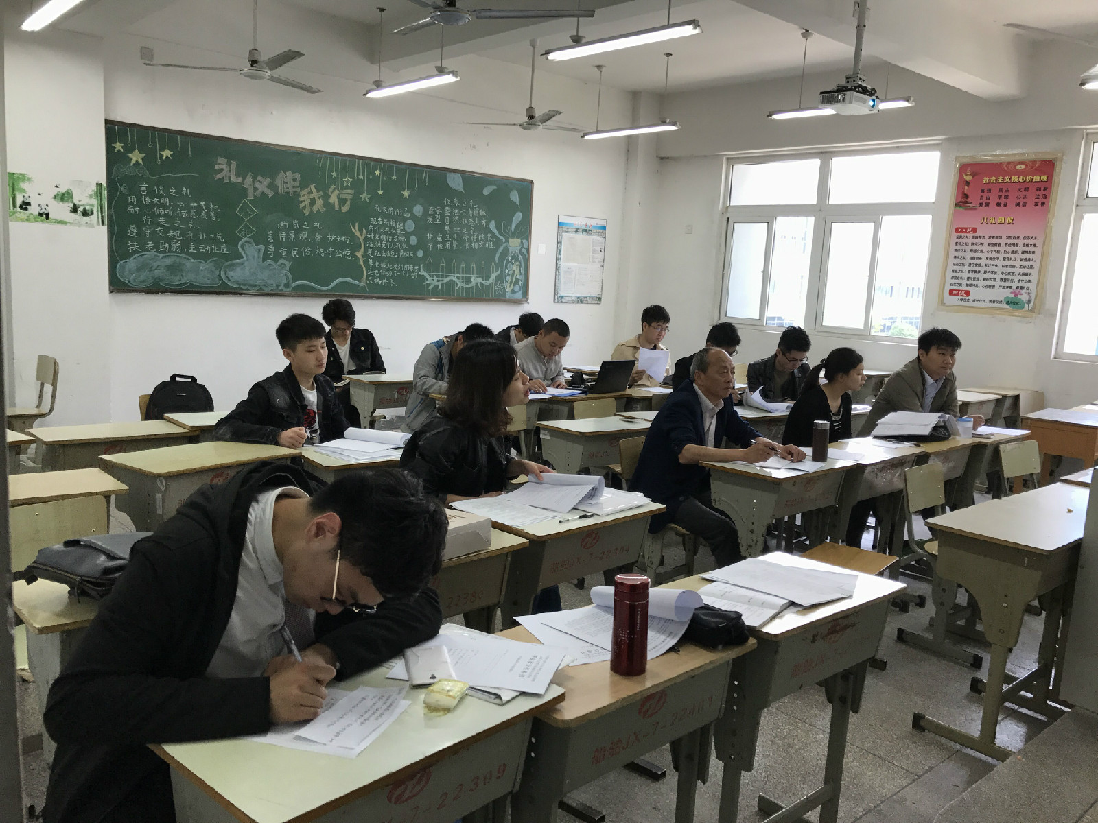 船舶工程系2017屆畢業(yè)生論文答辯工作圓滿結束