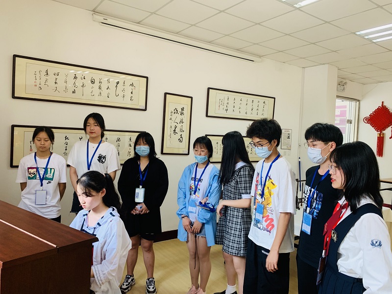 船舶工程學(xué)院學(xué)生會文娛部成員觀摩鋼琴演奏會