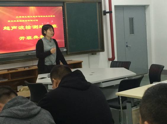 合作之路攜手筑，共贏之花處處開