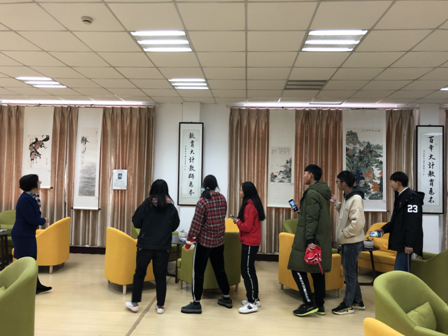船舶學院學生參觀校友書畫展