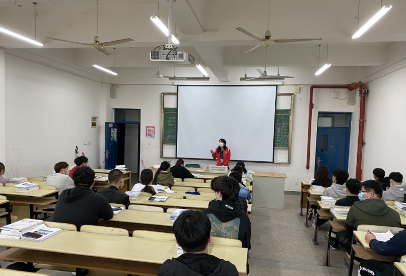 疫情防控不懈怠 應急演練筑防線——記船舶工程學院開展新學期第一堂班會課