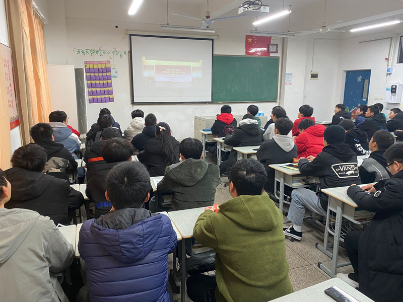 學(xué)習(xí)憲法知識，弘揚憲法精神