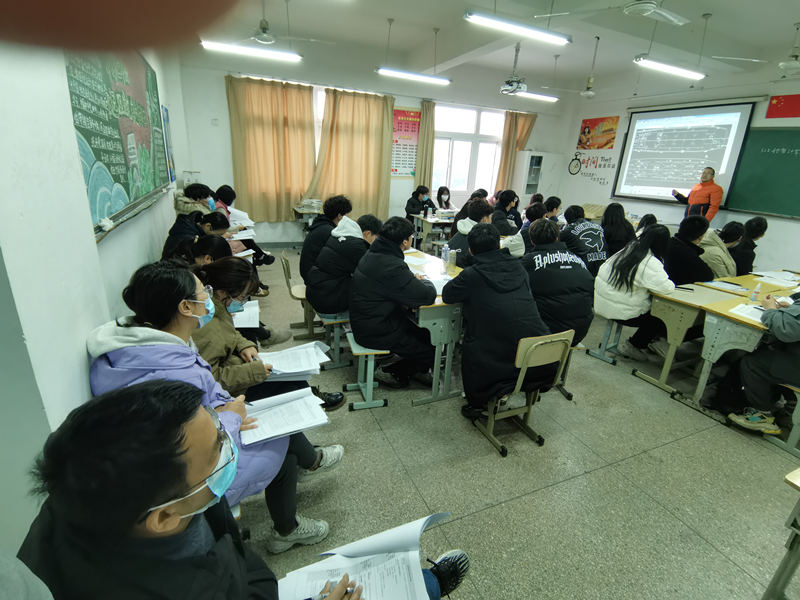 展課堂風(fēng)采，促教學(xué)質(zhì)量
