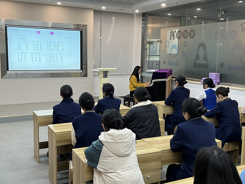 展課堂風(fēng)采，促教學(xué)質(zhì)量