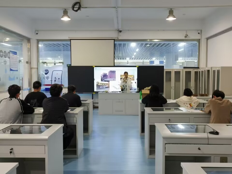 船舶工程學(xué)院開展校級公開課評議活動
