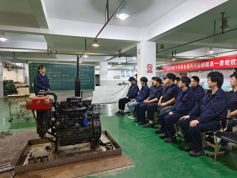 展課堂風(fēng)采，促教學(xué)質(zhì)量 ——沈麗蘭老師講《活塞組件的認(rèn)知與拆裝》