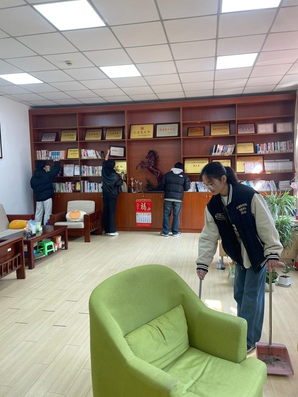 三月春風(fēng)暖，雷鋒精神傳
