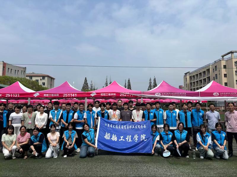2025級萌新報到  師生共筑暖心開學(xué)季