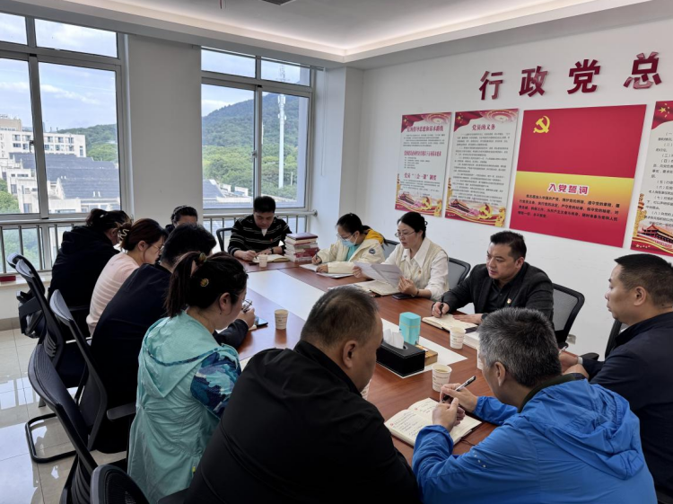 理論學(xué)習(xí)強(qiáng)信念，政治生日憶初心