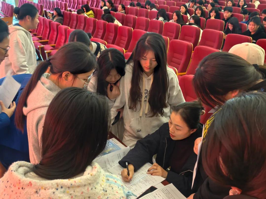 學(xué)校推進(jìn)企業(yè)文化進(jìn)校園活動(dòng)走深走實(shí)