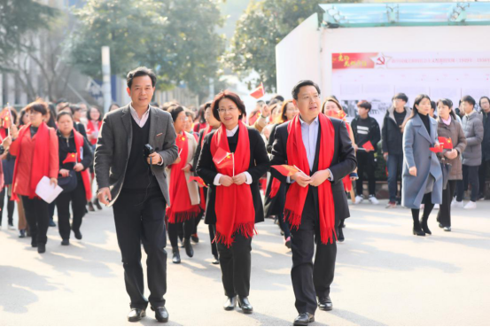 我校舉行“我和我的祖國”主題快閃活動