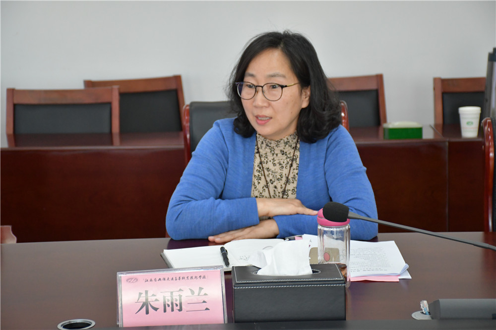 學(xué)校召開“勞動創(chuàng)造輝煌 奮斗鑄就偉業(yè)”教職工座談會