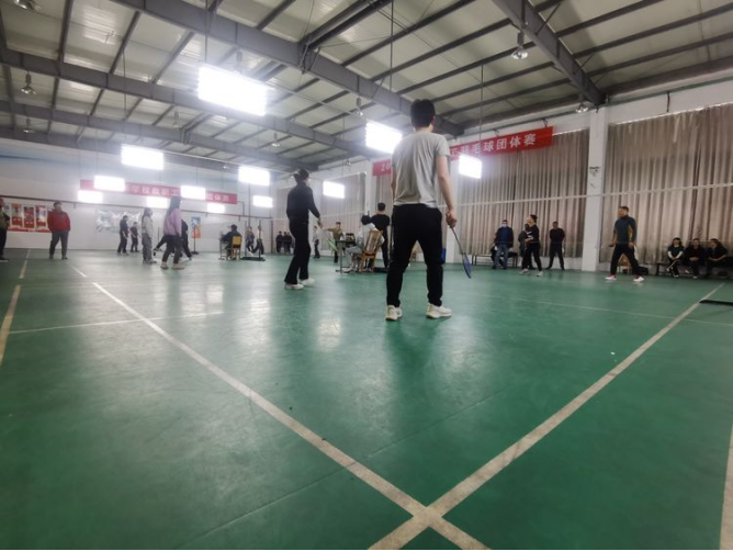 學(xué)校舉行2023年教職工羽毛球比賽