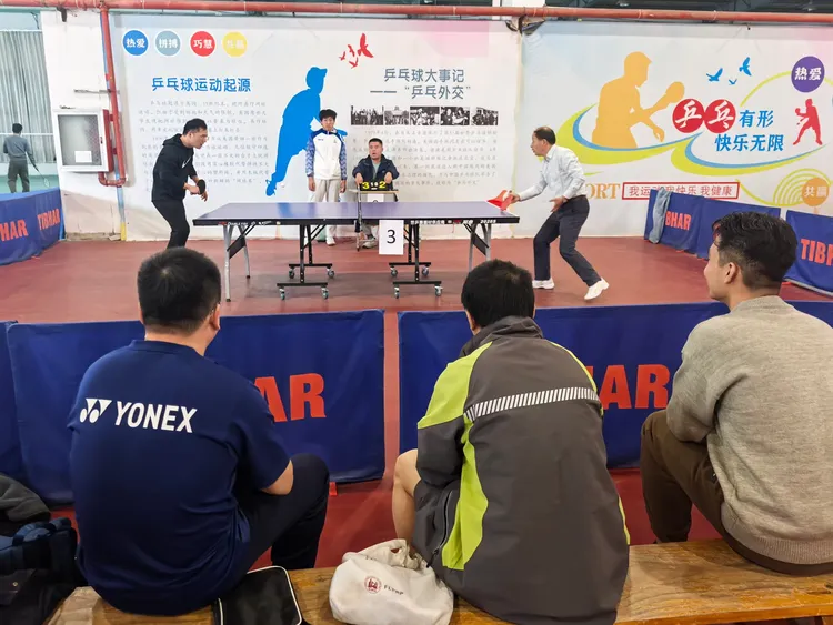 揮拍展風(fēng)采 運(yùn)動聚人心——我校教工乒乓球團(tuán)體比賽圓滿落幕