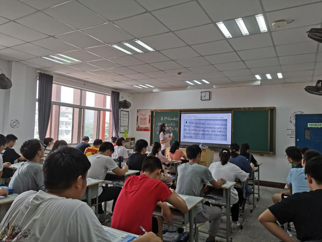 馬克思主義學(xué)院開展院級(jí)公開課活動(dòng)