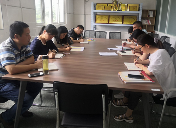 基礎(chǔ)教學部召開意識形態(tài)工作專題會議
