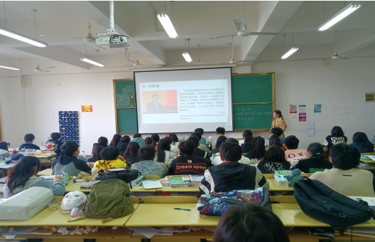 青年教師蔡沖開設(shè)校級匯報課