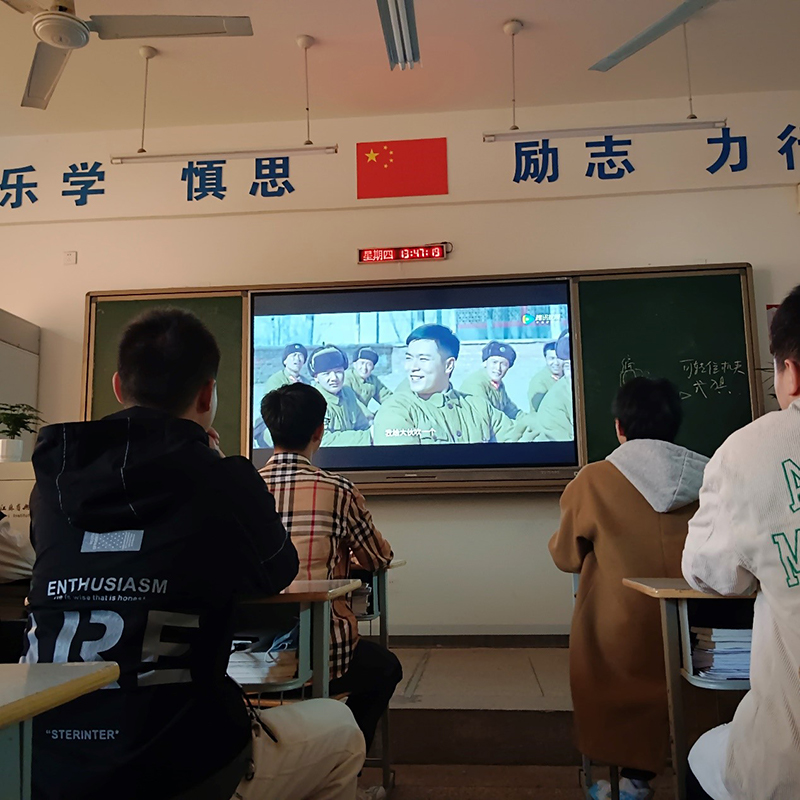 學習雷鋒精神，弘揚時代新風