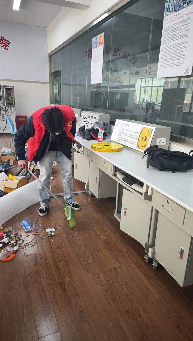 學(xué)雷鋒，爭(zhēng)做熱心新青年