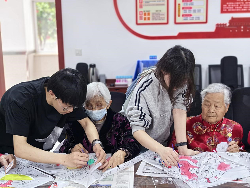 機(jī)電工程學(xué)院志愿者走進(jìn)錢橋頤養(yǎng)中心，以愛心志愿行動(dòng)溫暖銀齡歲月