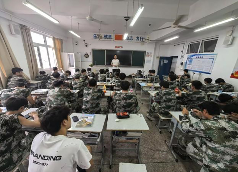 軍訓(xùn)落幕啟新章 雙節(jié)將至護(hù)平安