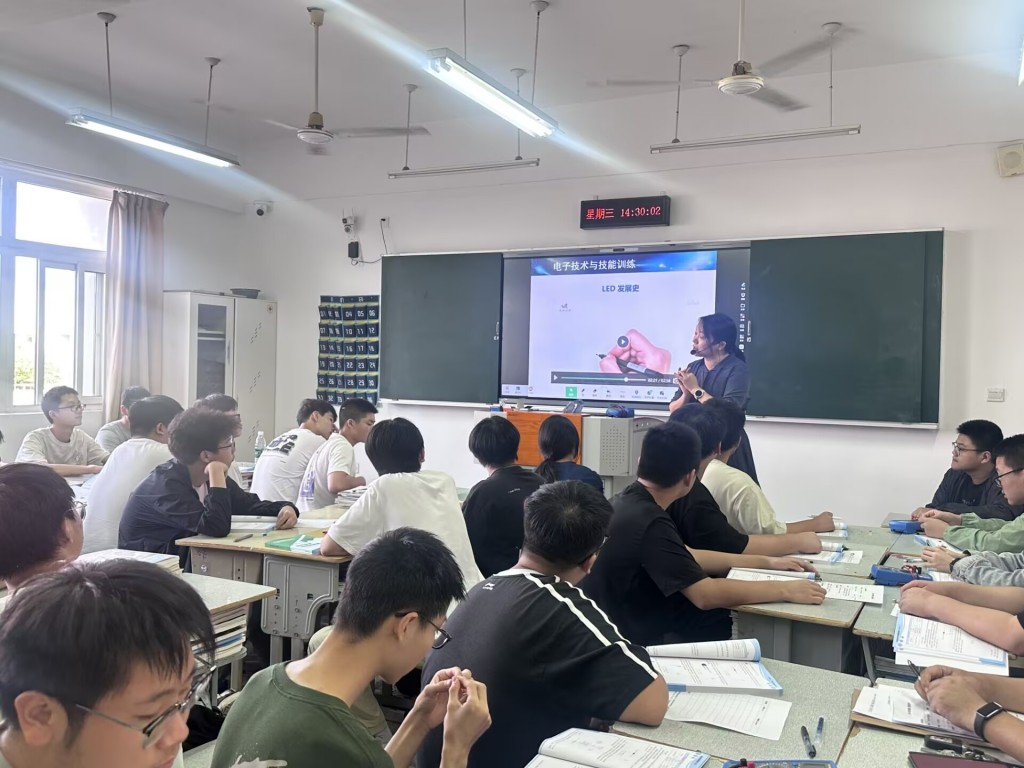 深耕技能教學(xué)，點(diǎn)亮電路課堂