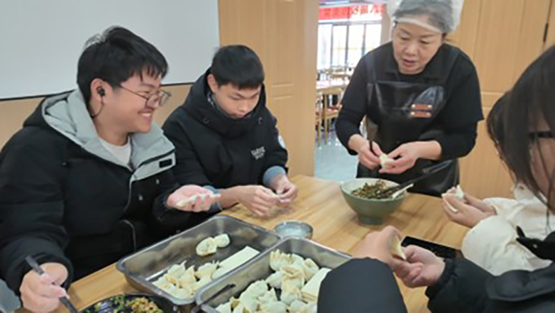 餃香暖校園 團(tuán)圓迎新年
