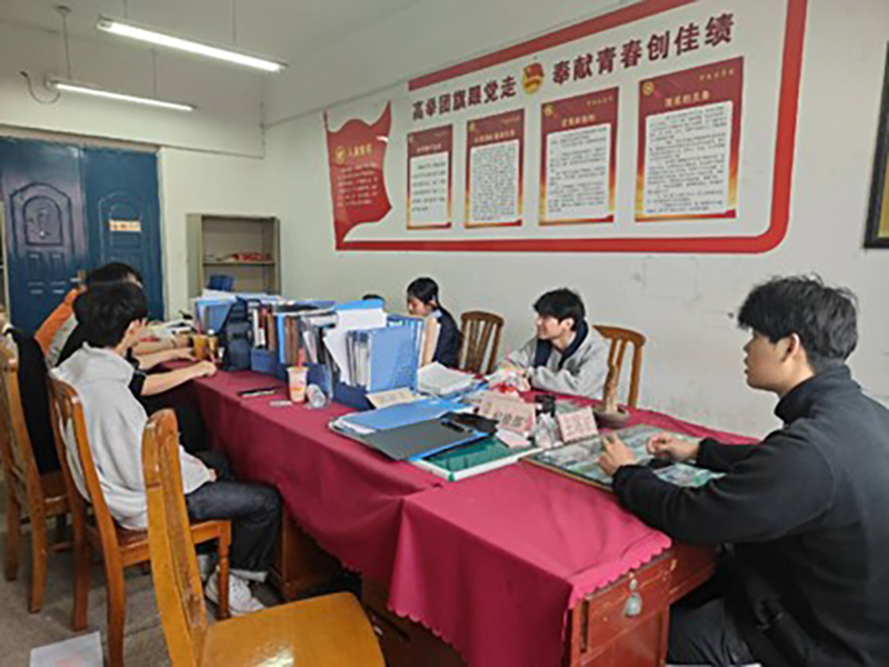 學長傳經(jīng)驗 青春共成長