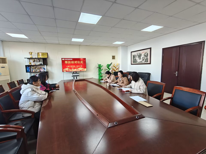冬日暖陽：退休老教師給困難學(xué)生送溫暖 ——交通工程學(xué)院二級關(guān)工委幫扶結(jié)對儀式