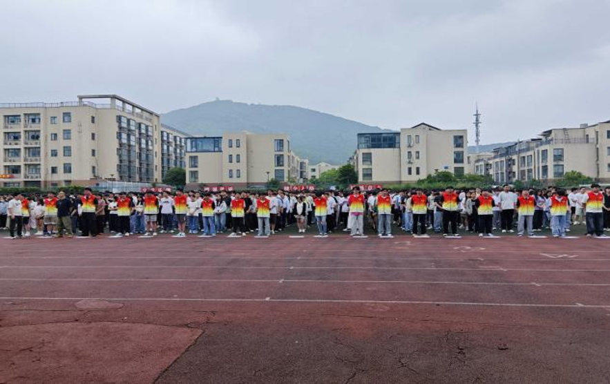 防患于未然 共筑平安校園 ——交通工程學院和汽車工程學院聯(lián)合開展消防演練活動
