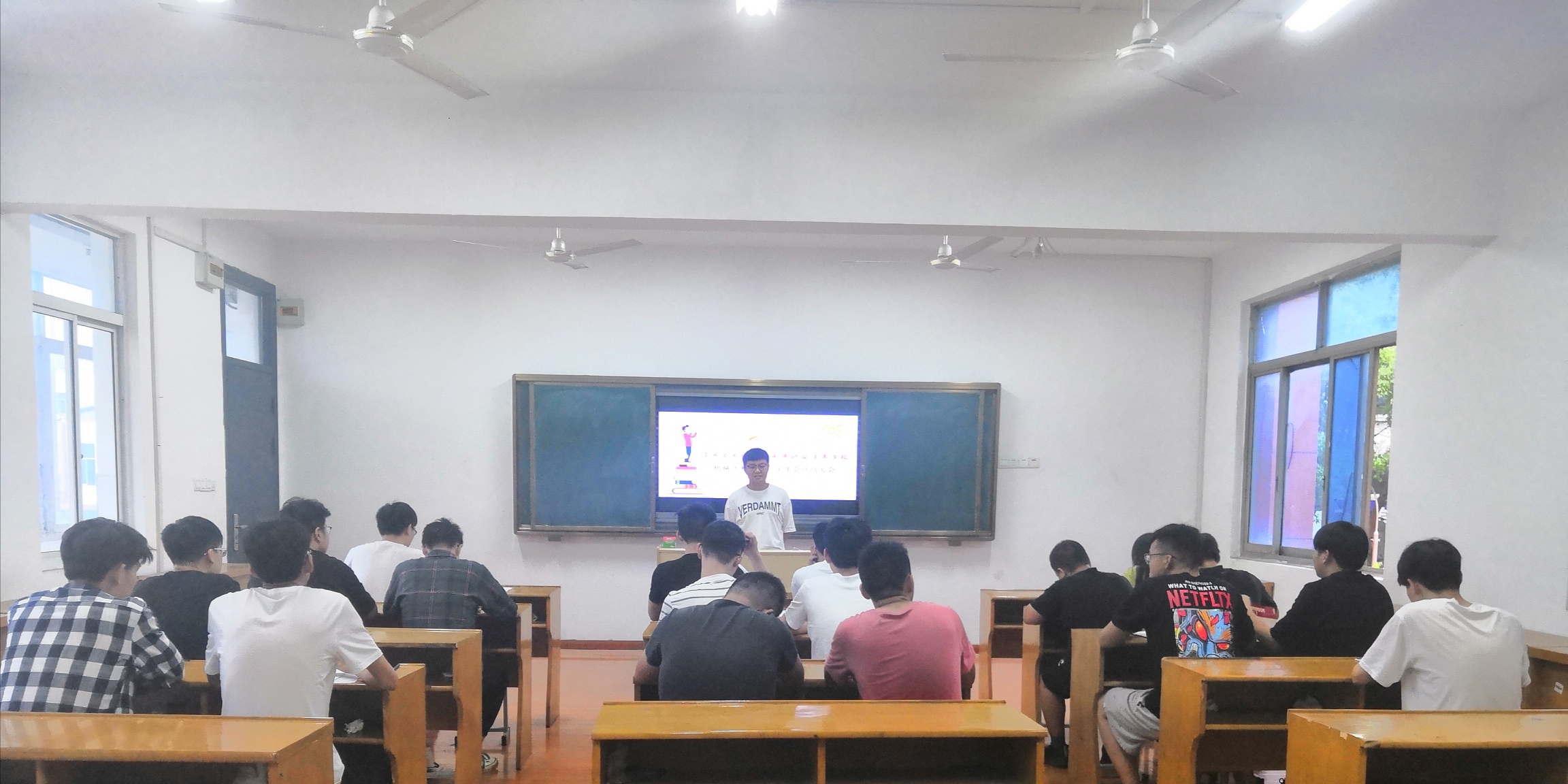 機(jī)械工程學(xué)院召開學(xué)生會(huì)干部總結(jié)會(huì)議