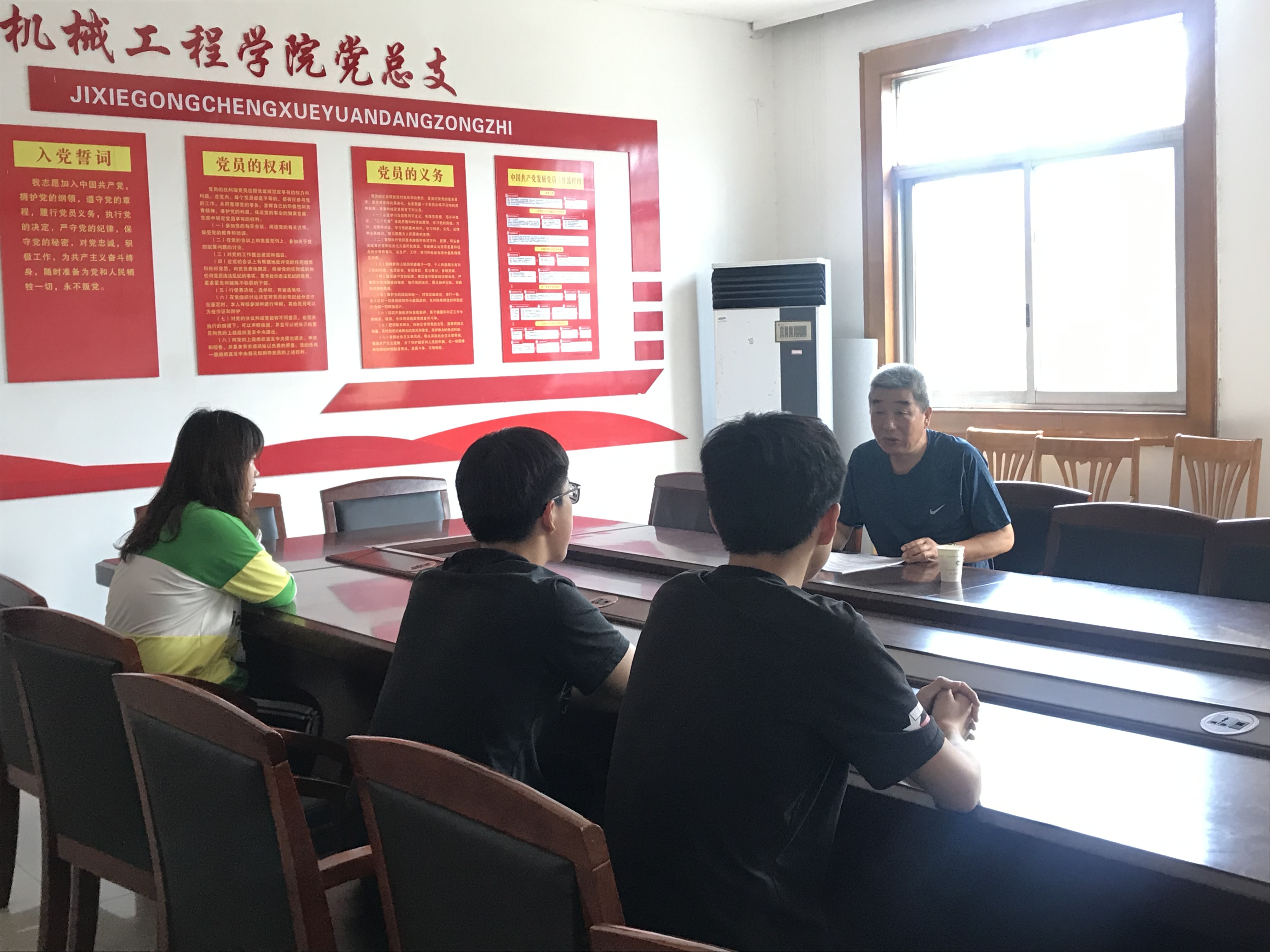 機械工程學院開展“結(jié)對關(guān)愛 排解困惑”活動