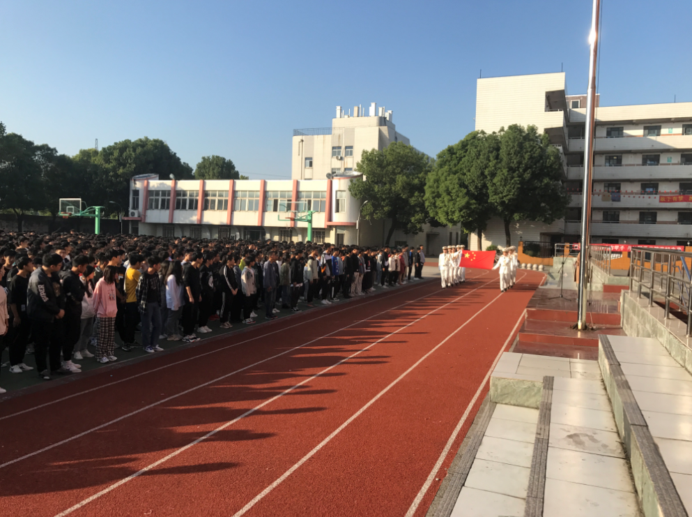 機(jī)械工程學(xué)院舉行新學(xué)期首次升旗儀式