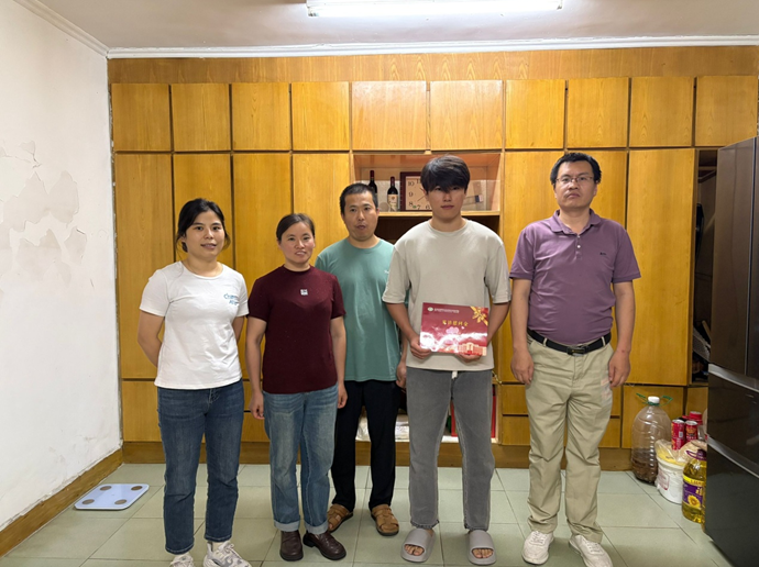 “夏日送關(guān)懷 家訪潤心田”｜機械工程學(xué)院開展暑期家庭經(jīng)濟困難學(xué)生家訪活動