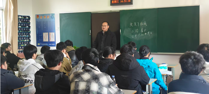 黨員下沉班級(jí) 初心護(hù)航成長(zhǎng)         ——記251211班黨員教師徐小國(guó)