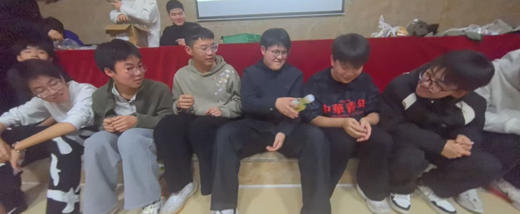 青春綻放，喜迎新年          ——251211班迎新聯(lián)歡會