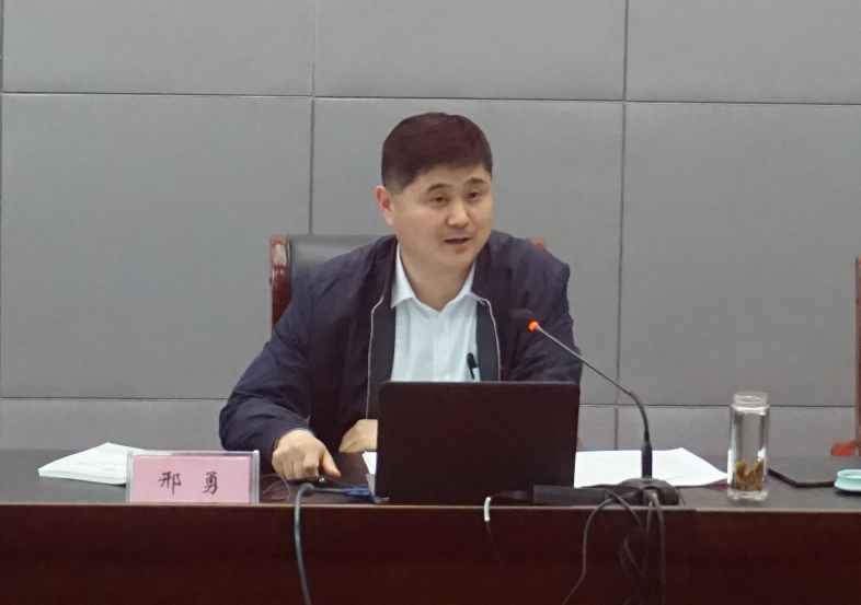 副校長(zhǎng)邢勇上《形勢(shì)與政策》課