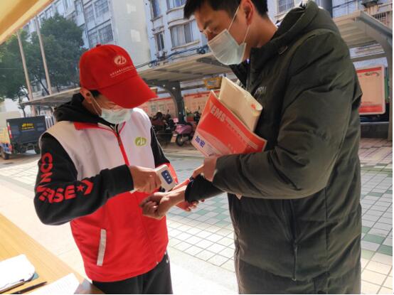 學院志愿者參與黨建聯(lián)盟錢橋社區(qū)志愿服務(wù)