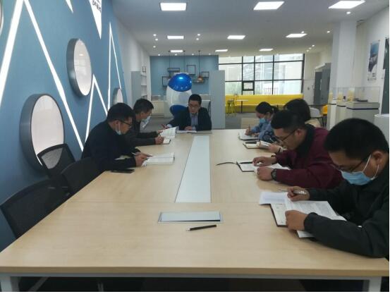 吃苦耐勞、勇往直前、努力奉獻(xiàn)