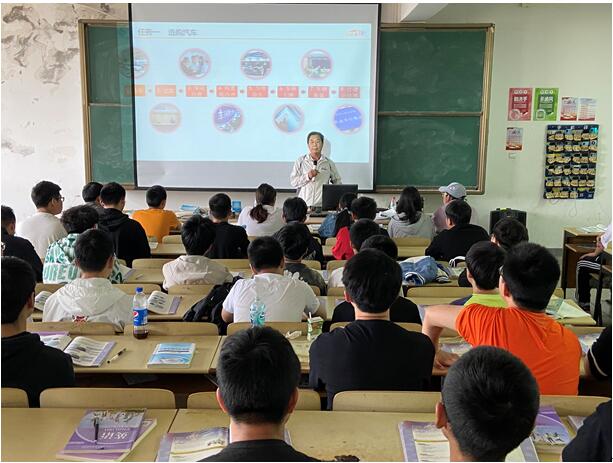 “心系青少年，關(guān)愛情無價(jià)”主題活動