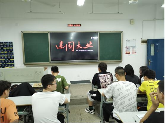 我院組織青年學生觀看愛國電影《建國大業(yè)》