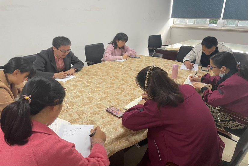 新能源汽車教研室黨支部學(xué)習(xí)貫徹黨的十九屆六中全會精神