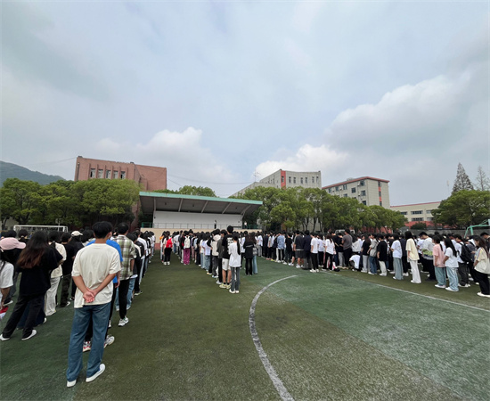 七十五載逢盛世，同心共筑譜華章-記交校學(xué)子的“國慶時刻”