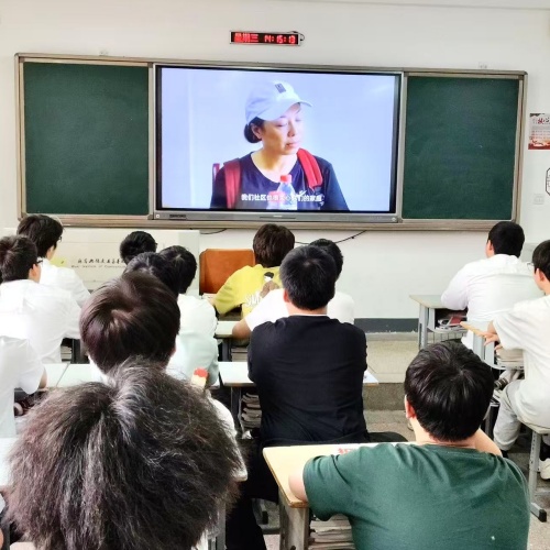 學(xué)校組織開展“無毒青春 健康同行”禁毒教育觀影活動