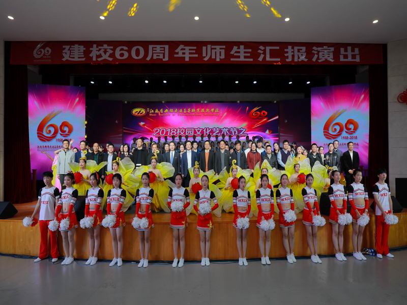 調(diào)整大小 領(lǐng)導(dǎo)、嘉賓和演員合影.jpg