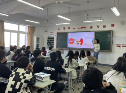 黨員進(jìn)班宣傳黨的二十大報(bào)告